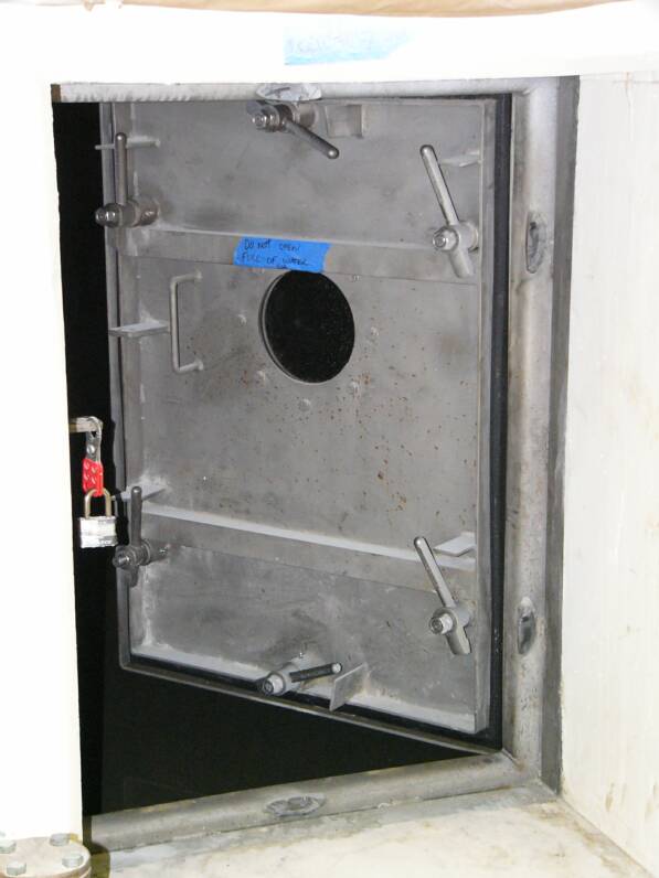 INDIVIDUAL LEVER WATERTIGHT DOOR