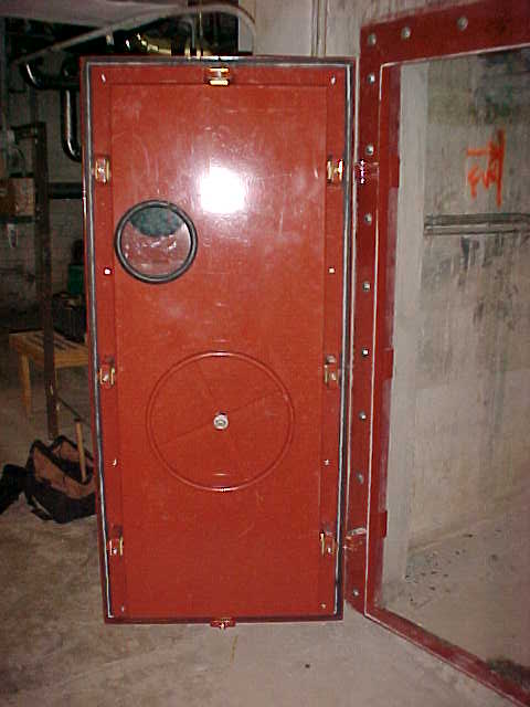 QUICK ACTING WATERTIGHT DOOR